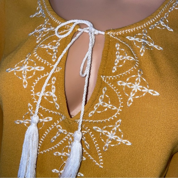 Tobi brand blouse mustard yellow embroidered cropped flowy sleeve flutter SZ SM - Picture 5 of 10